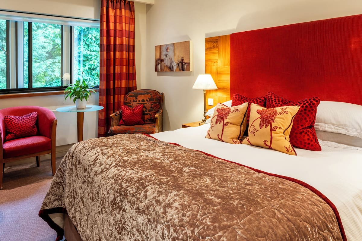 Standaard tweepersoonskamer | Een bureau, gratis wifi, beddengoed