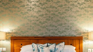 Unclassified image, 5 of 16, button - Knights Suite Rooms and Events (Royal Leamington Spa)