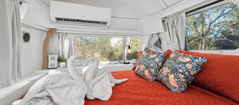 Classic Airstream-Hot Tub-Ranch-Close to Town