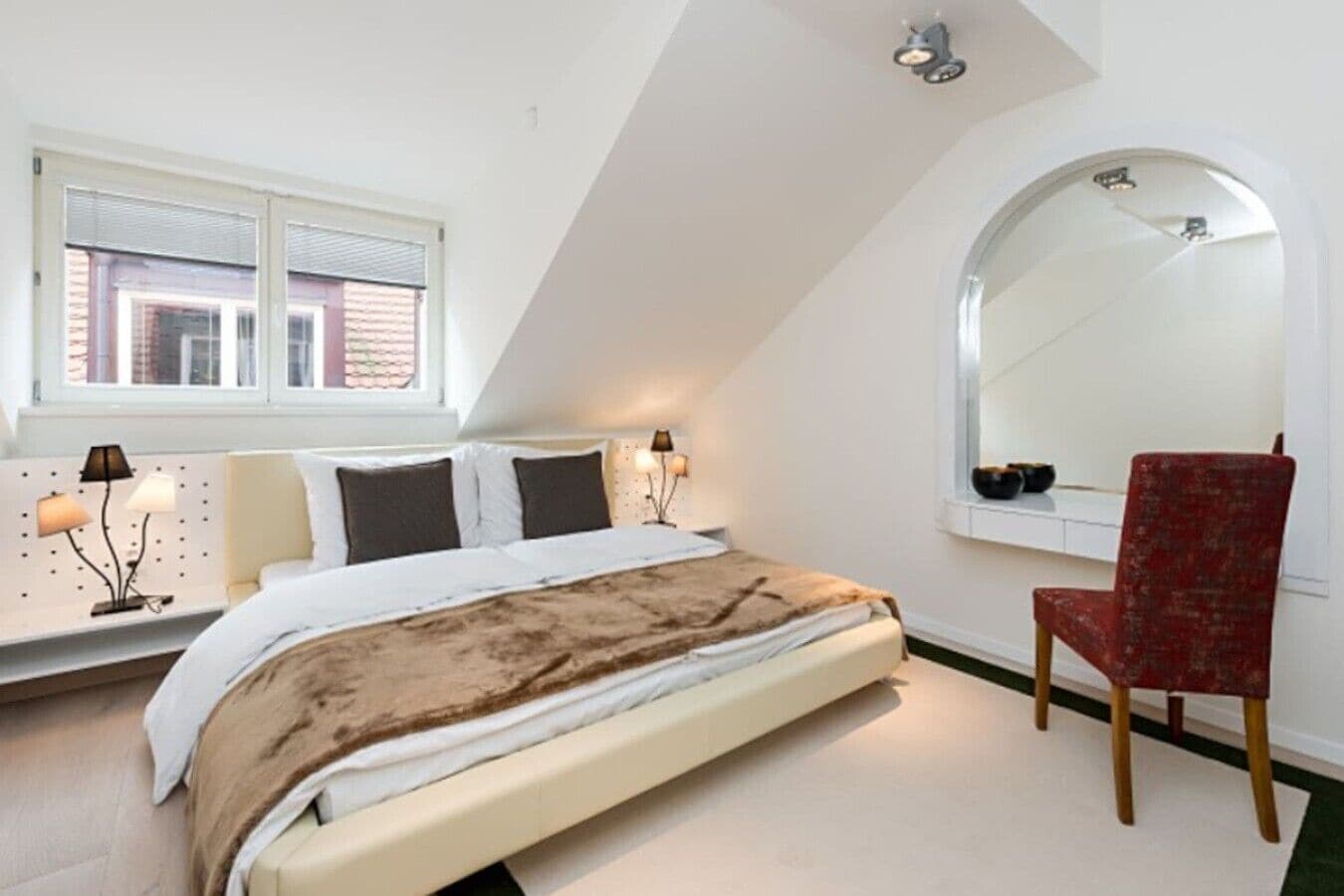 3 Schlafzimmer, Schreibtisch, Bügeleisen/Bügelbrett, WLAN