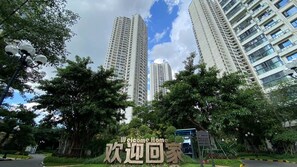 Exterior - 2-Bedroom Apartment with River & Sea View in Central Haikou (haikou)