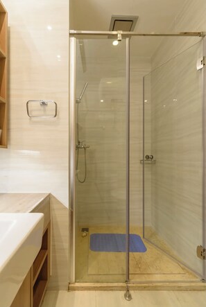 Bathroom - 2-Bedroom Apartment with River & Sea View in Central Haikou (haikou)