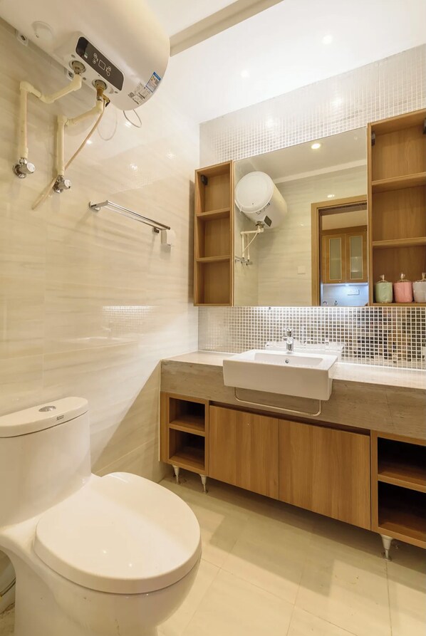 Bathroom - 2-Bedroom Apartment with River & Sea View in Central Haikou (haikou)