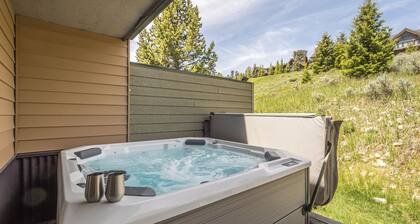 NEW! Walk to Town | Hot Tub + Game Room | Sleeps 8