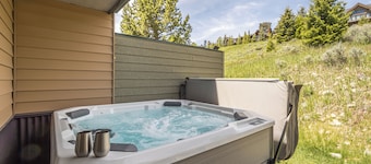 NEW! Walk to Town | Hot Tub + Game Room | Sleeps 8