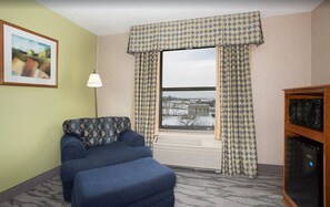 Living area - FairBridge Inn & Suites Thornton (Thornton)