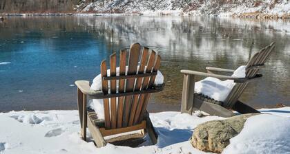 Eagle Ridge River Retreat - Hot Tub, Sauna, Yard!