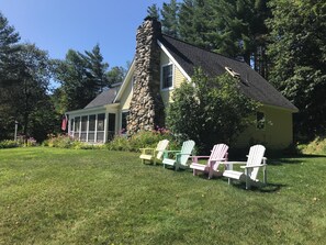 Property grounds - Spacious 6-bedroom house in Killington- Biking and Hiking Getaway (Killington)