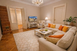A living room with a sofa set, a coffee table, a TV, and a lamp. - Sweet & Cosy Old Town Apartment (Prague)
