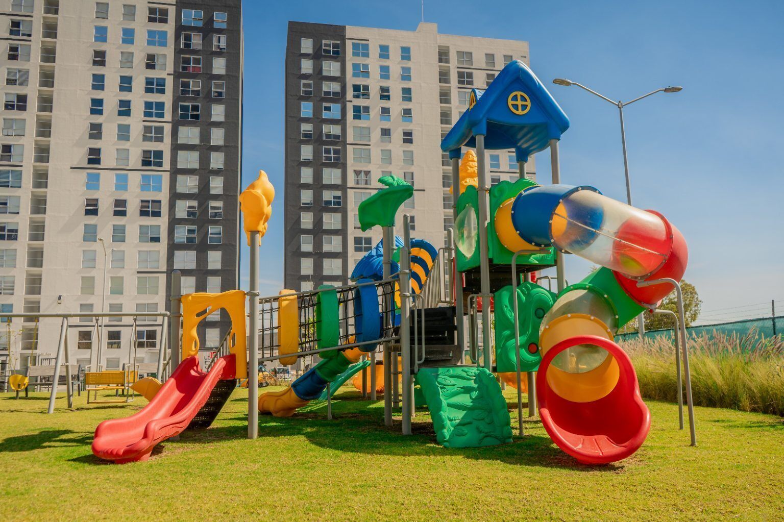 Departamento de lujo, para no fumadores, vista a la ciudad | Área infantil
