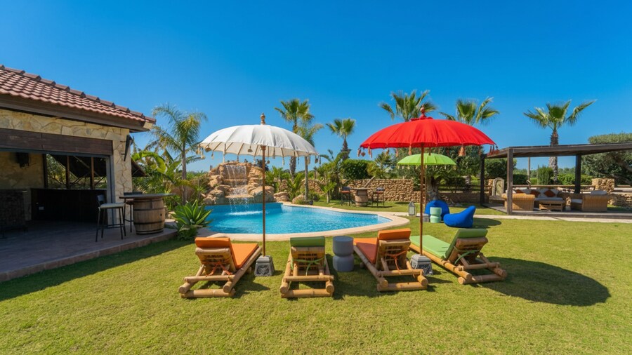 Escape to Paradis 4BR Farm Villa 40min Tunis