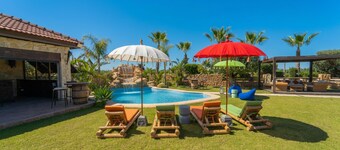 Escape to Paradis 4BR Farm Villa 40min Tunis