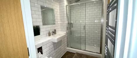 Shower, hair dryer, towels