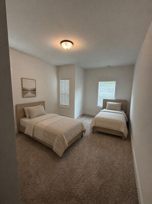 3 bedrooms, WiFi, bed sheets - Luxury 3-bedroom New-Build Townhome in Acworth/Kennesaw (Kennesaw)