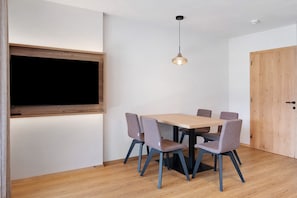 Dining - Residence Froy Apartment 1 – Lake View, Whirlpool & Breakfast Included (Graun im Vinschgau)