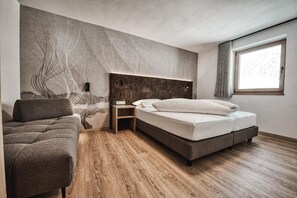 Room - Residence Froy Apartment 1 – Lake View, Whirlpool & Breakfast Included (Graun im Vinschgau)