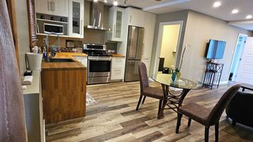 Cabin, Garden View | Private kitchen | Full-size fridge, microwave, stovetop, cookware/dishes/utensils