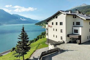 Esterni