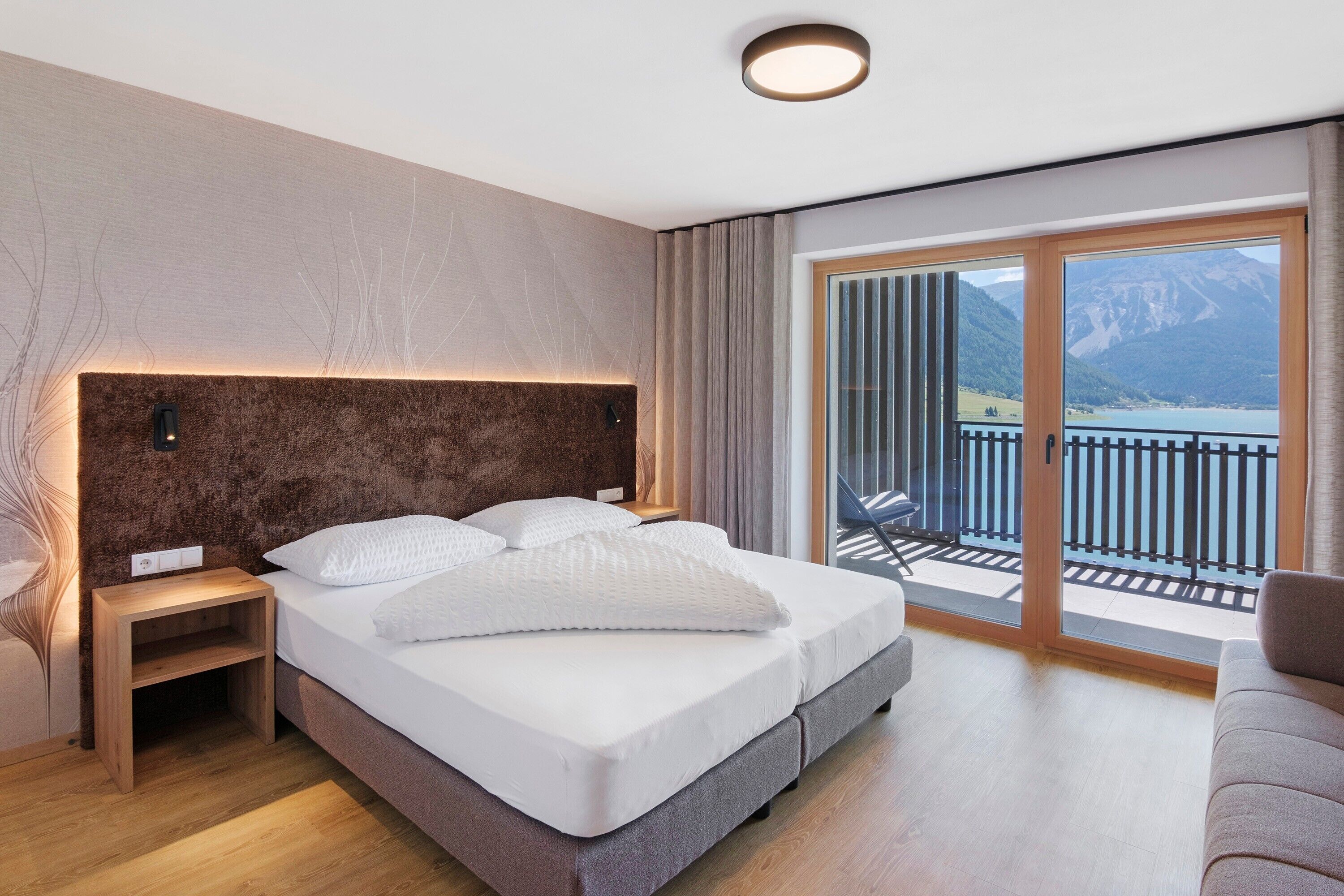 WiFi, bed sheets