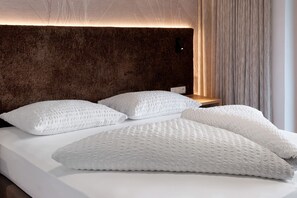 WiFi, bed sheets