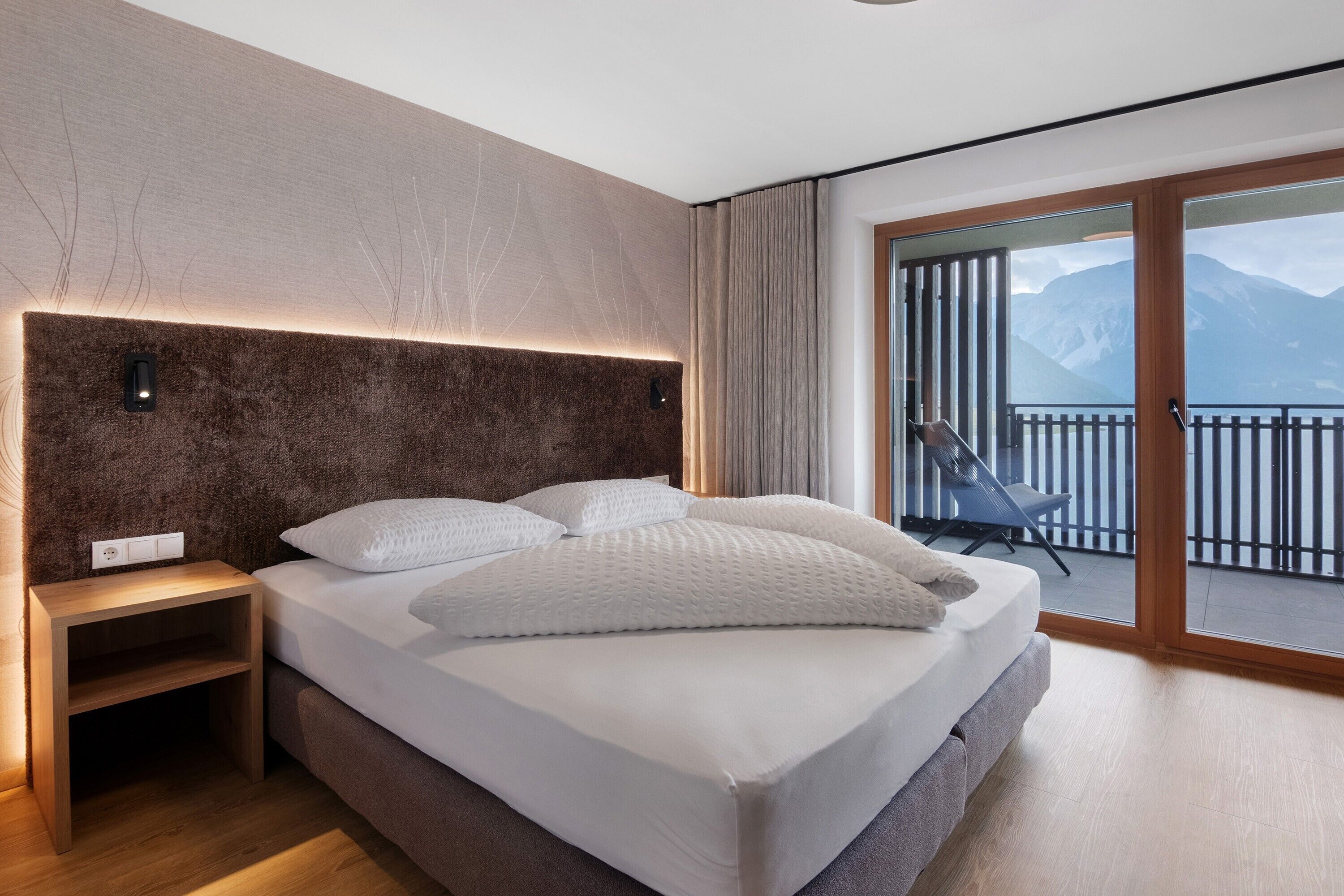 WiFi, bed sheets