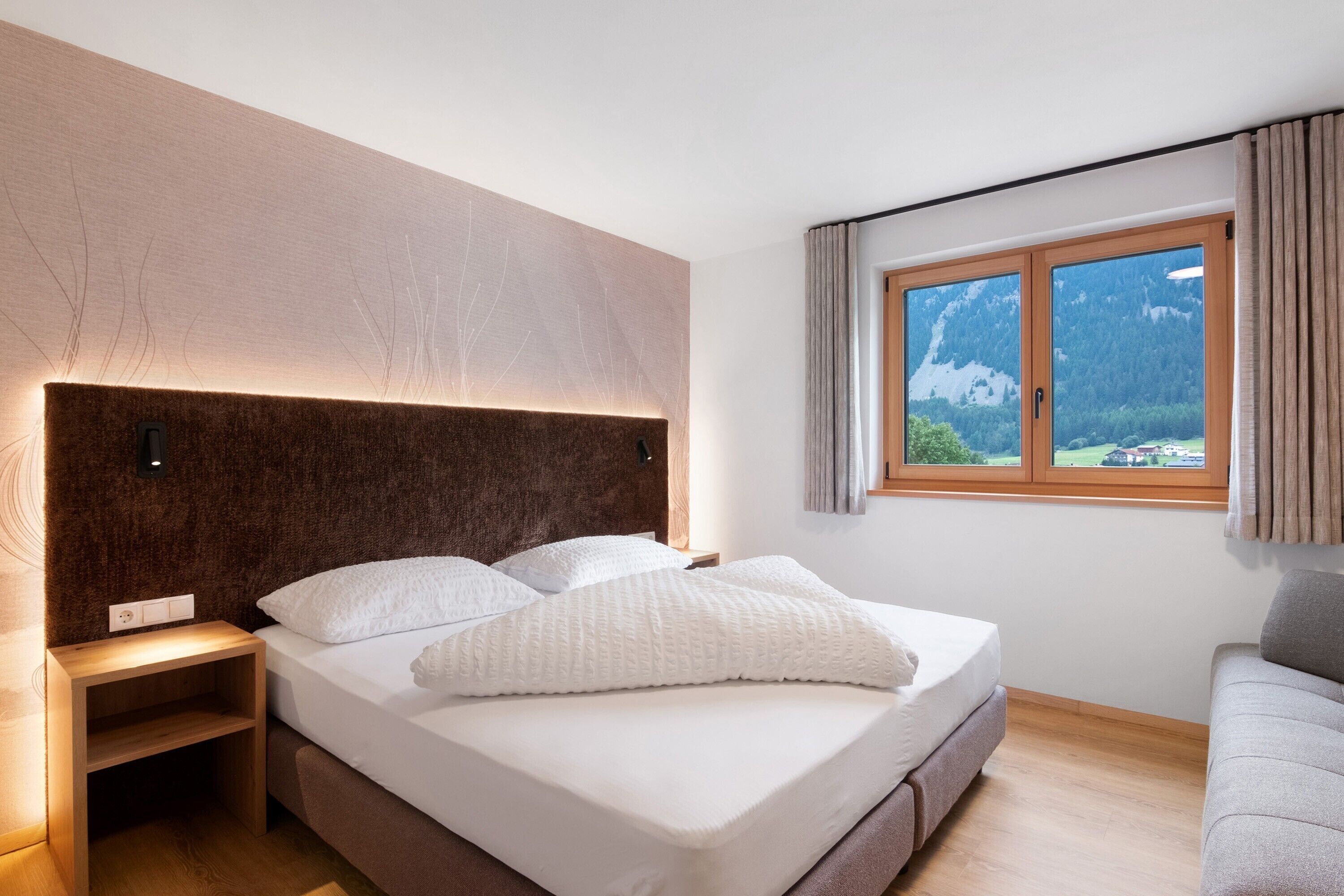 WiFi, bed sheets