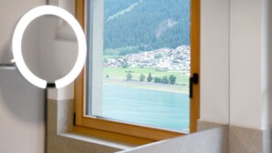 Interior - Residence Froy Apartment 7 – Lake View, Whirlpool & Breakfast Included (Graun im Vinschgau)