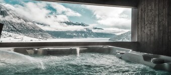 Residence Froy Apartment 6 – Lake View, Whirlpool & Breakfast Included