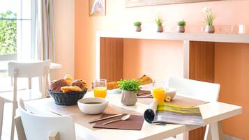 Apartment | Dining
