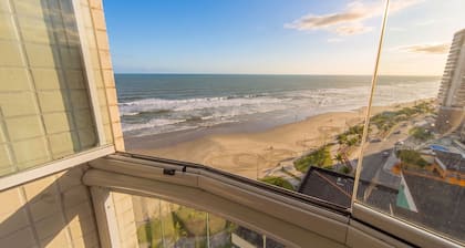 Apto Beira-mar com Garagem e Vista Mar no Cai ara