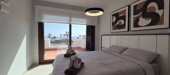Spacious Beachfront 3-bedroom apartment with stunning beach and mountain views