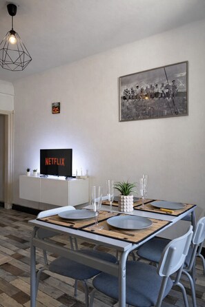 Dining - The Royal Colbert (Tours)