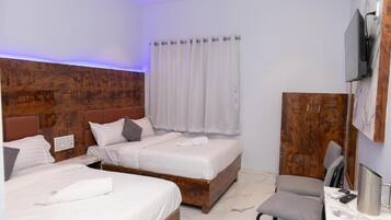 Habitación cuádruple familiar | Escritorio y wifi gratis