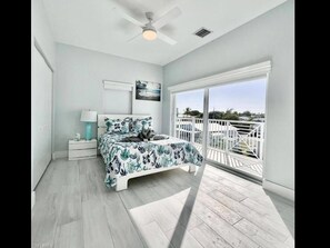 Room - Spacious 4-bedroom 4.5 bath house in welcoming Marathon with Pool on the water. (Marathon)