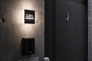 Apartamento conforto, sacada (101 Non Smoking) | Ferros/tábuas de passar roupa, Wi-Fi de cortesia