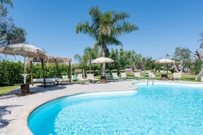 Pool - Room 'Masseria Giamarra, Room 1' with Shared Pool, Wi-Fi and Air Conditioning (Carpignano Salentino)