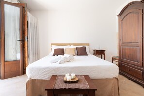 WiFi, bed sheets - Room 'Masseria Giamarra, Room 1' with Shared Pool, Wi-Fi and Air Conditioning (Carpignano Salentino)