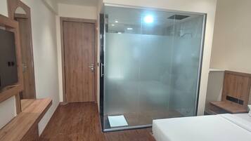 Executive Room | Desk, laptop workspace, free WiFi