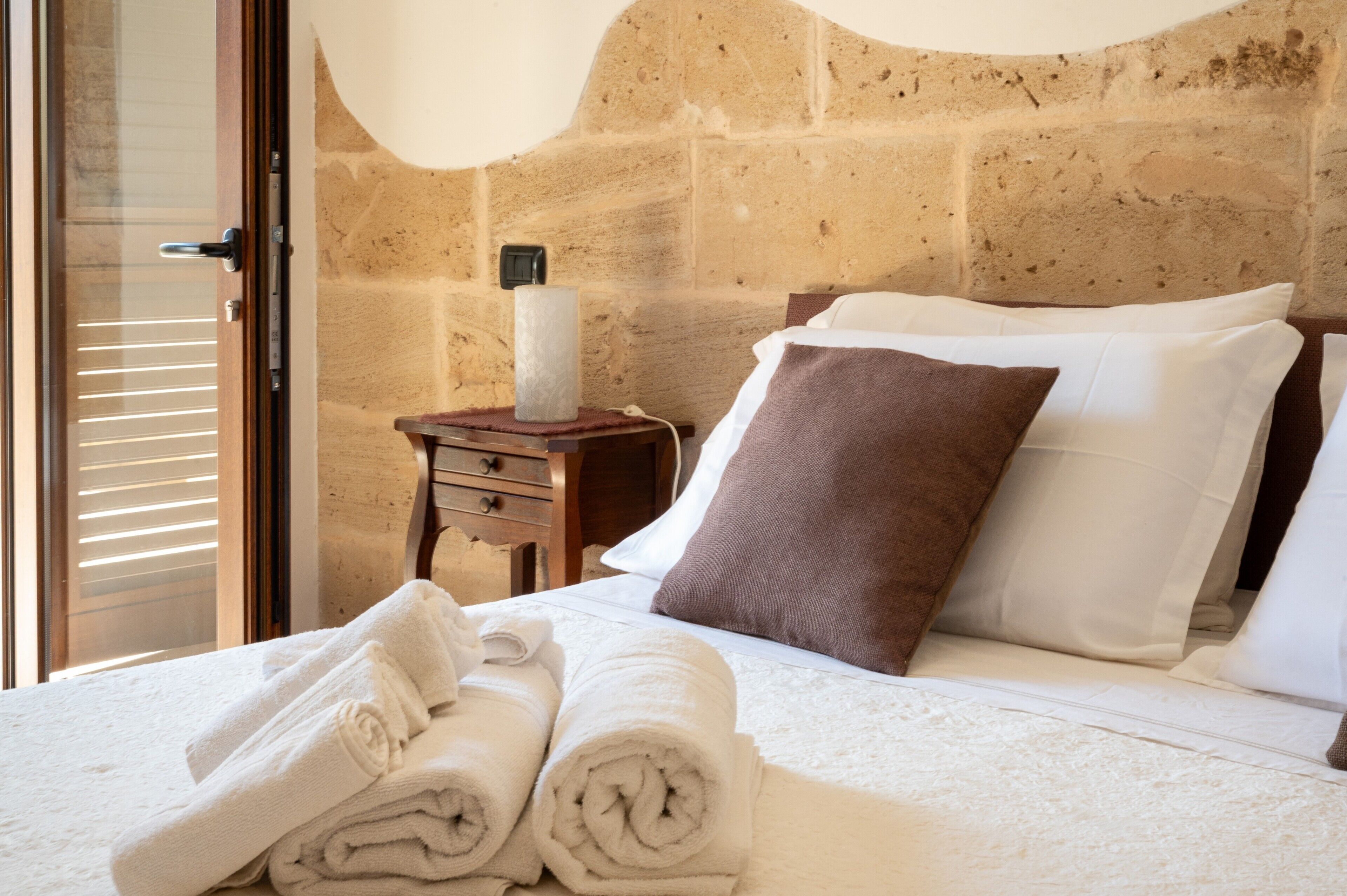 WiFi, bed sheets