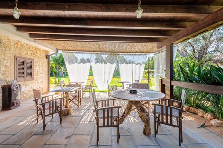 Outdoor dining. Room 'Masseria Giamarra, Pajara 8' with Shared Pool, Wi-Fi and Air Conditioning