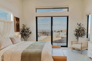 2 Schlafzimmer, Schreibtisch, Bügeleisen/Bügelbrett, Reisekinderbett