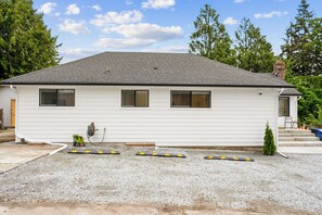 Exterior - Fresh Renovated Home 4B/2B Near SEA Airport/Light Rail (Tukwila)
