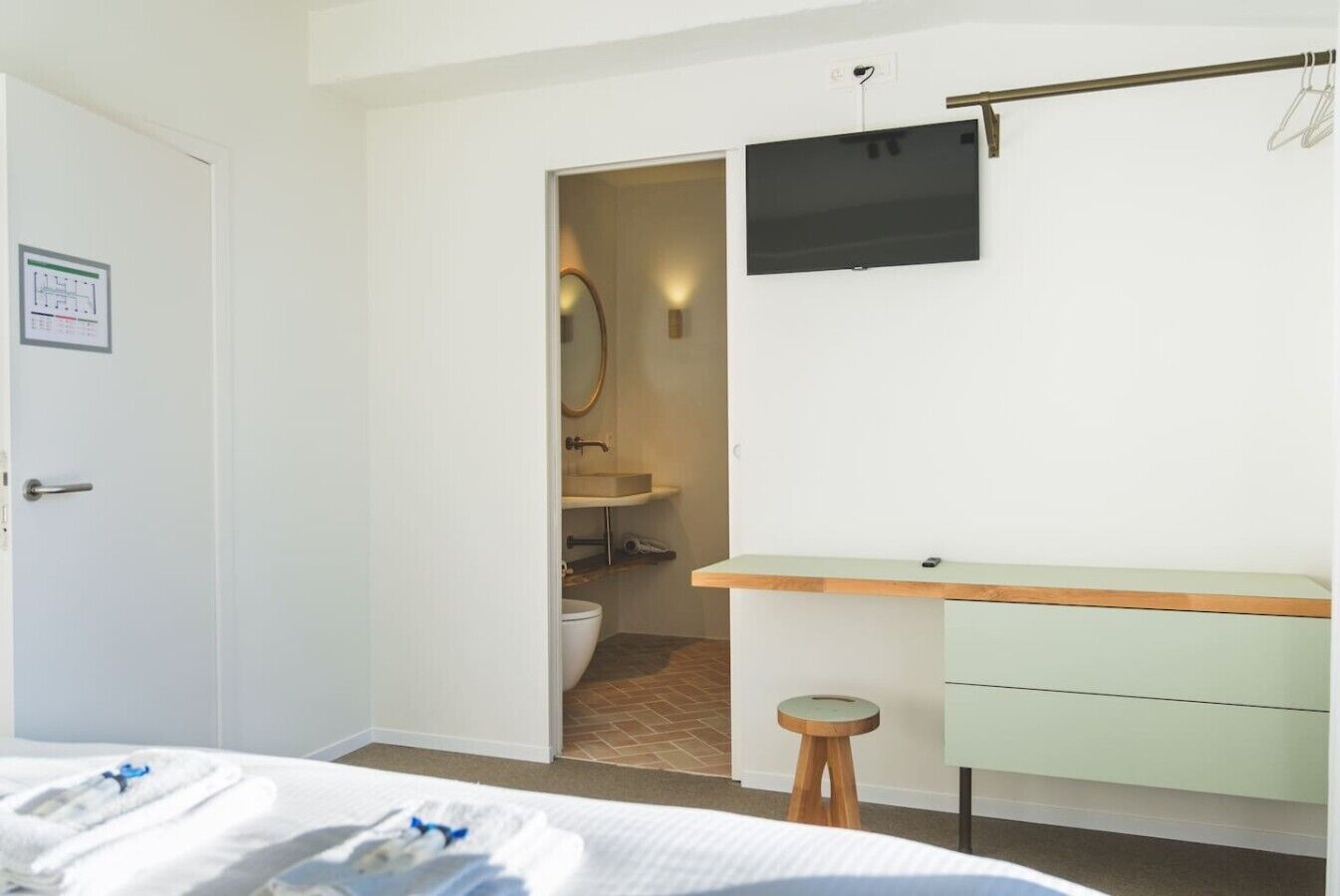 Desk, iron/ironing board, travel crib, WiFi