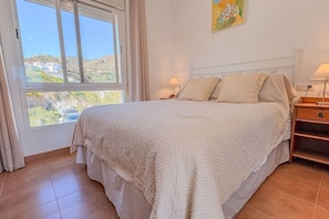 1 habitación, tabla de planchar con plancha, wifi gratis y ropa de cama 