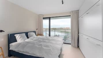 Een bureau, wifi, beddengoed