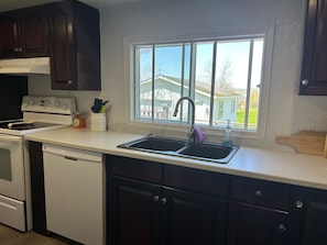 Coffee/tea maker, fridge, microwave, oven
