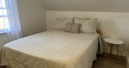 “The Hill House” - Newly renovated
