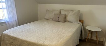 “The Hill House” - Newly renovated