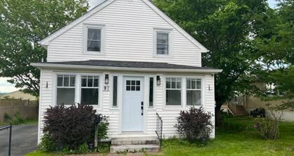“The Hill House” - Newly renovated