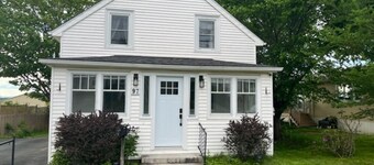 “The Hill House” - Newly renovated